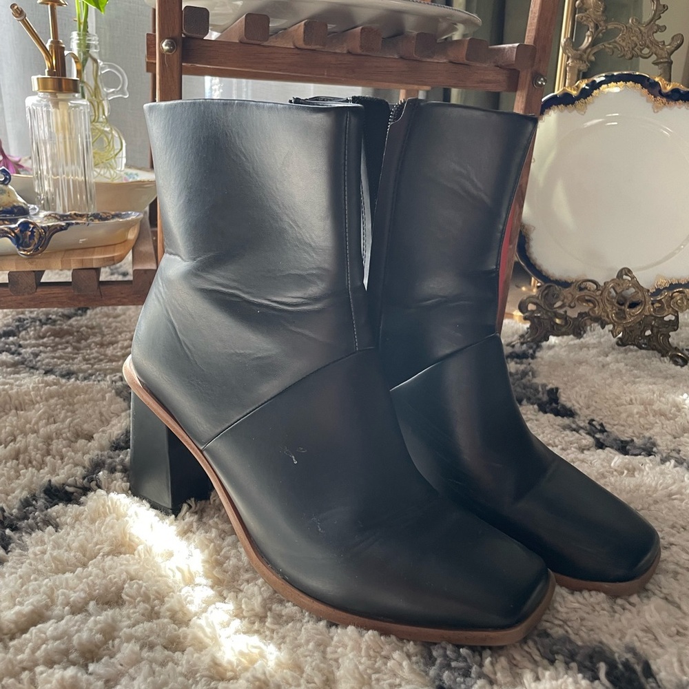 Time and Tru Black Block Heel Ankle Boots - Picture 1 of 7